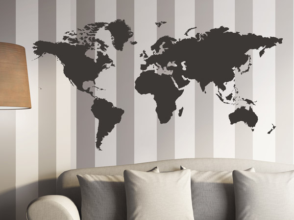 Wand mit Streifen und Wandtattoo Weltkarte