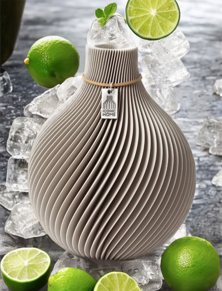 Designer-Vase zwischen Limetten und Eiswürfeln