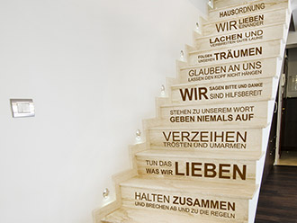 Treppentattoos | Wandtattoos auf Treppenstufen | WANDTATTOO.DE