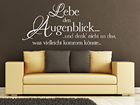 Lebe den Augenblick Wandtattoo Spruch im Wohnzimmer