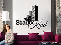 Wandtattoo Stadtkind in schwarz im Wohnzimmer