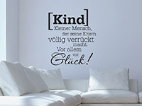 Wandtattoo Spruch Kind über dem Sofa