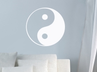 Yin und Yang als Wandtattoo auf blauer Wand