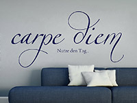 Carpe Diem Horaz Wandtattoo im Wohnzimmer