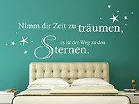 traumhafter Wandtattoo Spruch mit Sternenhimmel im Schlafzimmer