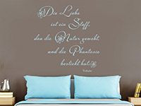 Voltaire Wandtattoo Zitat Die Liebe... im Schlafzimmer