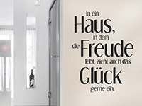 Wandtattoo Ein Haus in dem die Freude Spruch im Flur