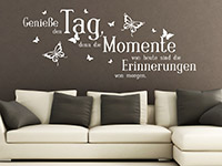 Wandtattoo Genieße den Tag Spruch im Wohnzimmer