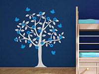 Baum Wandtattoo mit Blüten und Vögeln im Kinderzimmer