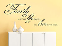 Familien Wandtattoo Family is where life begins... auf hellem Hintergrund