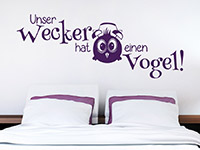 Wandtattoo Unser Wecker hat einen Vogel im Schlafzimmer