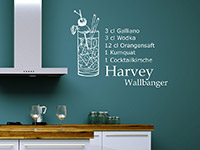 Harvey Wallbanger Wandtattoo Cocktail auf dunklem Hintergrund