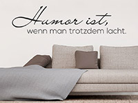 Wandtattoo Humor ist Spruch im Wohnzimmer