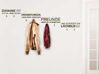 Spruch Garderobe Zuhause auf heller Wand