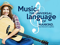 Englisches Wandtattoo Music is the universal... als originelle Wanddeko mit weißem Notenschlüssel