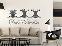 Wandtattoo Niedliche Elche mit Frohe Weihnachten im Wohnzimmer in beige