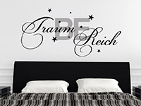 Zweifarbiges Wandtattoo Traumbereich auf heller Wand