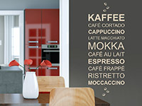 Modernes Kaffee Wandtattoo auf dunklem Hintergrund