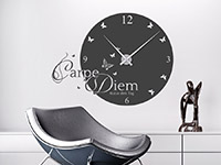 Wandtattoo Uhr Carpe Diem im Wohnzimmer