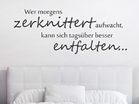 Witziges Wandtattoo Wer morgens zerknittert... auf heller Wand