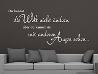 Wandtattoo Spruch Die Welt ändern im Wohnzimmer