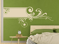 Wandtattoo Banner Ornament im Schlafzimmer in beige