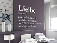 Liebe Wandtattoo Definition auf dunklem Hintergrund