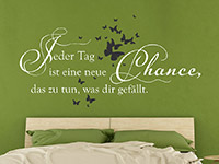 geschwungener Wandtattoo Spruch jeder Tag mit Schmetterlingen