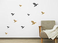 Wandtattoo Origami Vögel im Wohnzimmer in grau und hellbraun