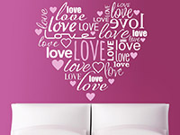 Mehrfarbiges Wandtattoo Love Heart auf farbiger Wand