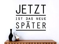 Spruch Wandtattoo Jetzt ist das neue Später auf heller Wand