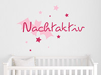 Wandtattoo Nachtaktiv in rosa und pink über dem Babybett