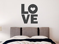 Love Wandtattoo im Schlafzimmer