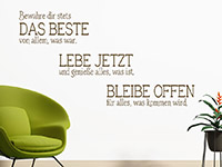 Spruch Wandtattoo Das Beste von allem in Farbe auf heller Wandfläche