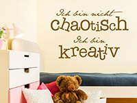 Wandtattoo Chaotisch kreativ auf heller Wand