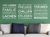 Spruch Wandtattoo In einer glücklichen Familie in weiß