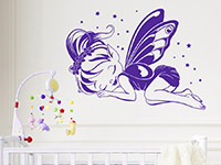 Wandtattoo Schlafende Elfe im Kinderzimmer in violett