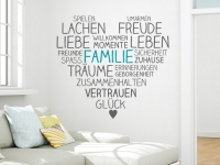 Zweifarbiges Wandtattoo Familienherz auf heller Wand