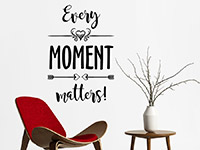 Wandtattoo Spruch Every moment matters im Wohnzimmer