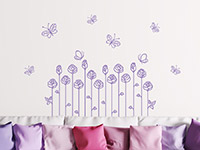 Wandtattoo Blütendeko mit Schmetterlingen im Kinderzimmer