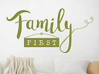 Familien Wandtattoo Family First in Farbe