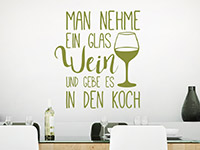 Wandtattoo Man nehme ein Glas Wein in der Küche