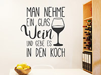 Wein Wandtattoo Man nehme ein Glas Wein auf heller Wandfläche
