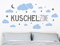 Zweifarbiges Wandtattoo Kuschelzone mit Wolken über dem Bett
