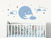 Wandtattoo Mond mit Wolken und Sternen im Babyzimmer