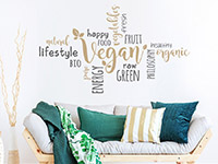 Dekorative Wandtattoo Wortwolke Vegan auf heller Wand