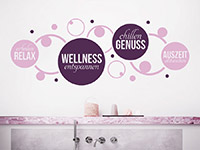 Zweifarbiges Wandtattoo Wellness Kreise auf heller Wand