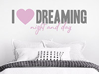 Traum Wandtattoo I love dreaming auf hellem Hintergrund