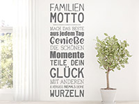 Wandtattoo Familienmotto im Flur