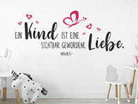 Zweifarbiges Wandtattoo Ein Kind ist... auf heller Wand